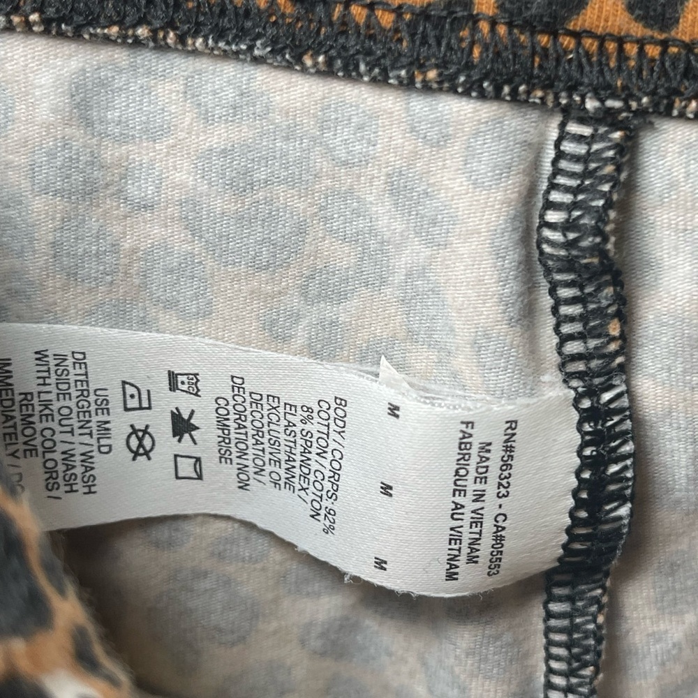 Nike Women’s Cheetah Animal Print  Comfort Soft Leggings size Medium - Picture 8 of 10